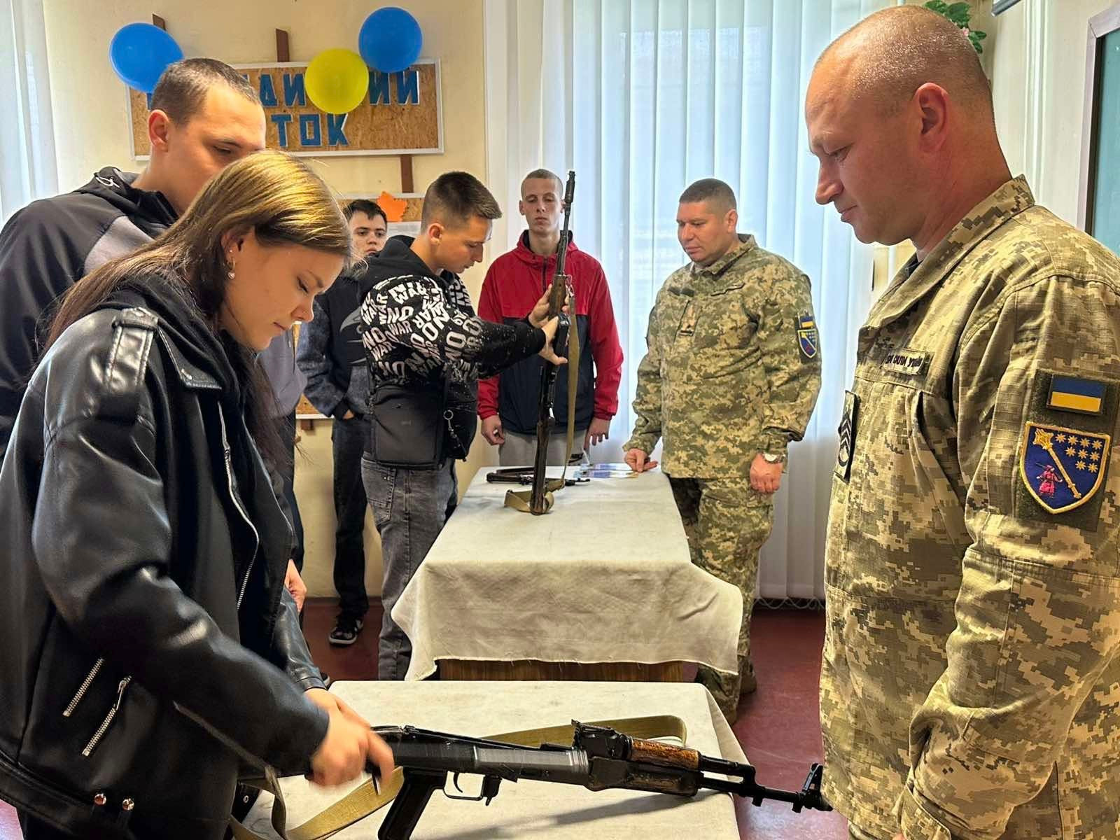 Практична лекція зі зброєю: тренуємось як професіонали